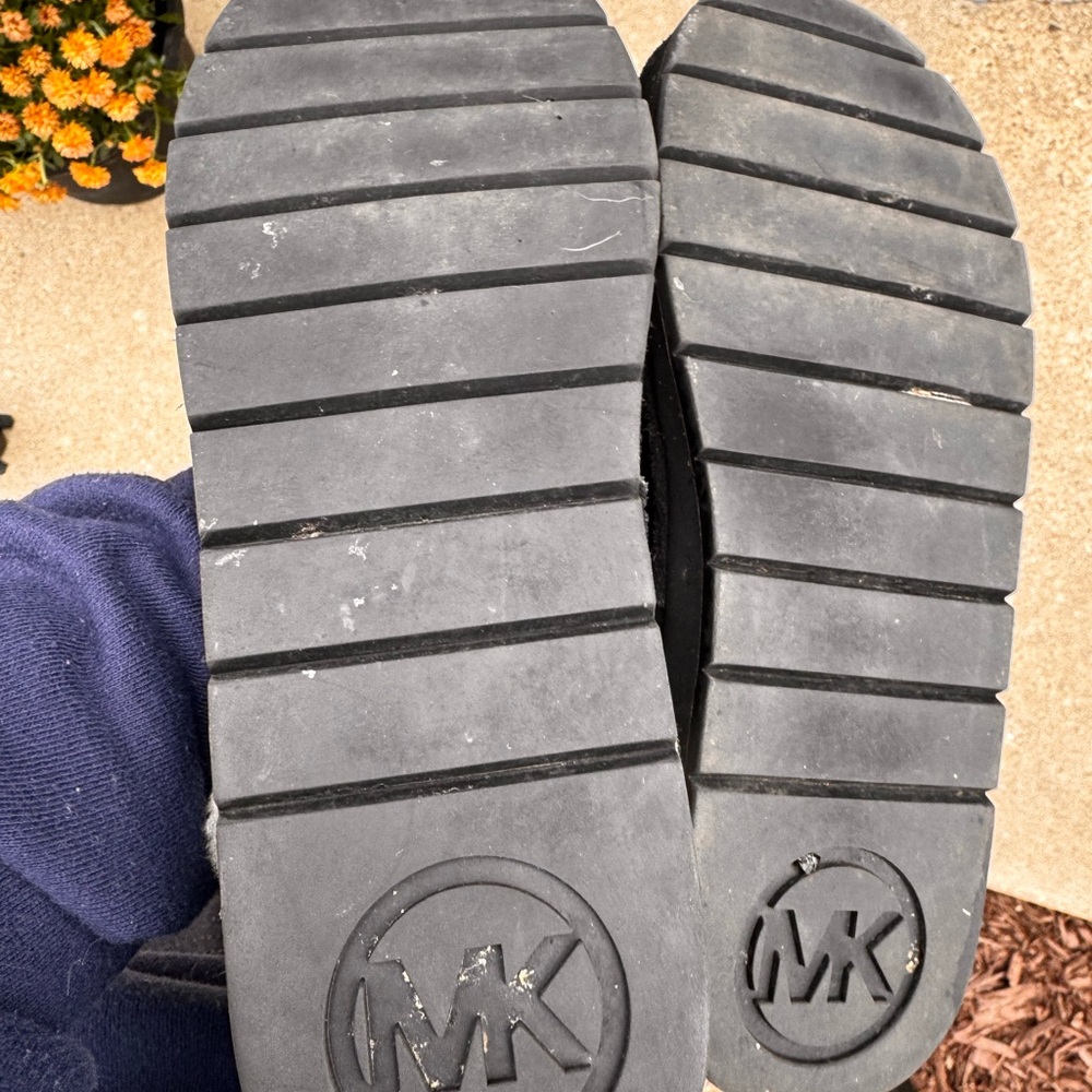 Michael Kors Black Suede & Sheep Fur Snow Boots women’s size 6 - Picture 5 of 6